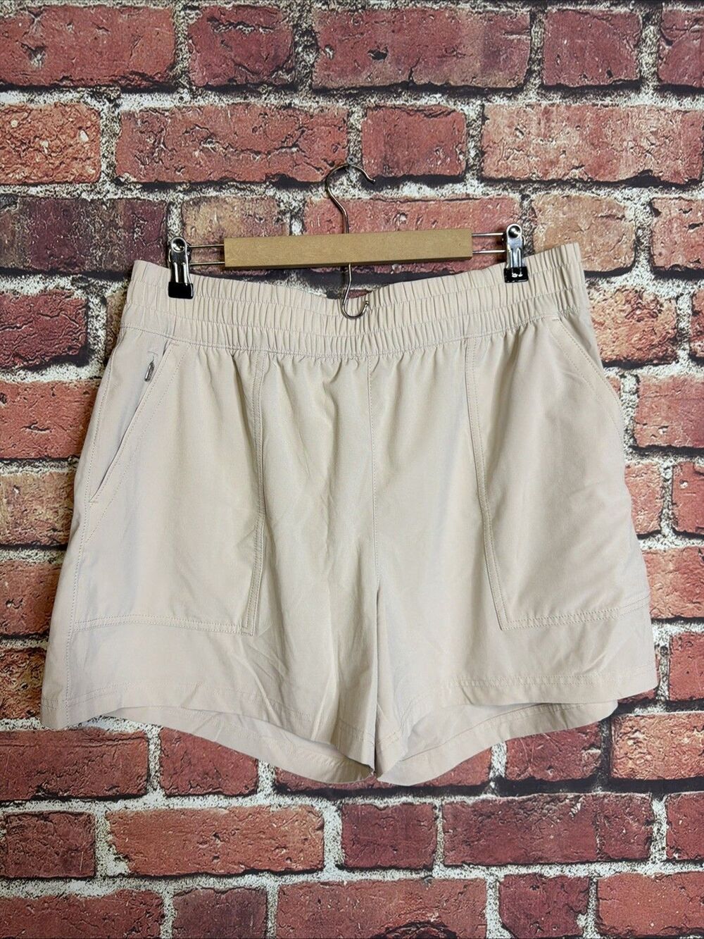 Athleta Wayfind High Rise 5" Short Beige XL